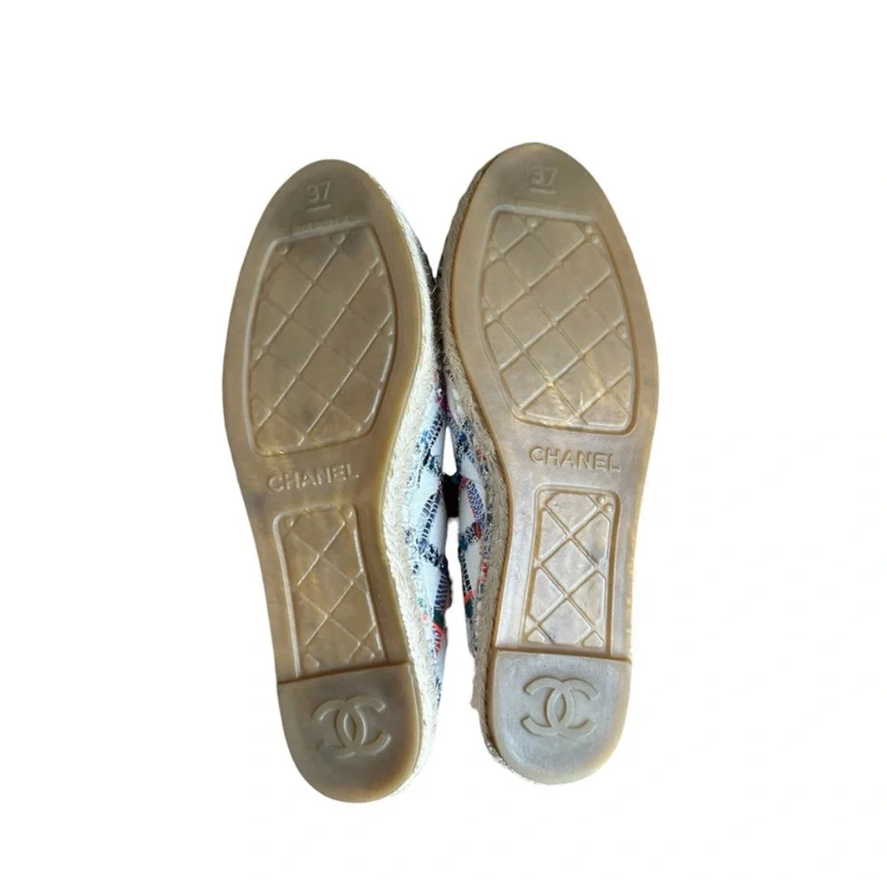 Chanel espadrilles tweed flats
RETAIL 995 - Picture 6 of 6